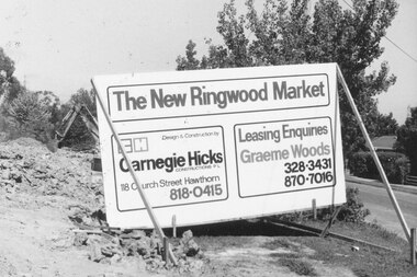 Photograph, Sign in Charter Street marking site of New Ringwood Market - 18/1/1982. Carnegie Hicks Constructions P/L - Graeme Hicks