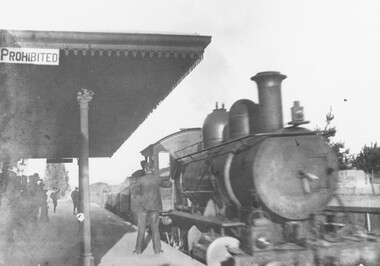 Photograph, Ringwood railway station precinct. ca 1899-1912