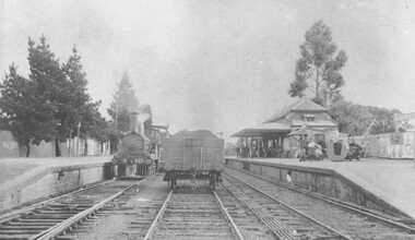 Photograph, Ringwood Railway Station showing steam train and platforms viewed from pedestrian crossing, 1908