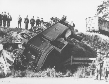 Photograph, Train derailment at Wantirna Road subway in Ringwood, 11/2/1902. This date has been written as 1908 on other locations  on various photographs