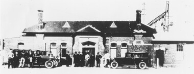 Photograph, Hussey's Warrandyte passenger service cars at Ringwood Railway Station entrance circa 1930