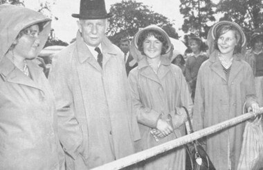 Photograph, Ringwood High School students pictured with Governor of Victoria, Sir Dallas Brookes at the Melbourne Treasury Gardens Herald-Sun Art Show - 1963