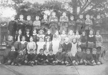 Photograph, Ringwood State School pupils, Maroondah Highway (corner of Ringwood Street) - early 1900s