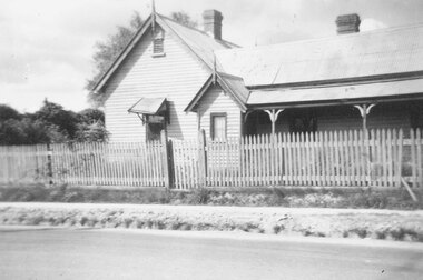 Photograph, Ringwood State School schoolmaster's residence. 1945