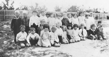 Photograph, Ringwood Primary School, Greenwood Avenue, c.1922 - A junior school class