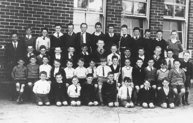 Photograph, St. Mary's School, Bedford Road, Ringwood. 1937-38. Group gathering of students