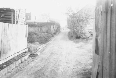 Photograph, Lane running from Warrandyte Rd. back to Bamfords through to Adelaide Street, Ringwood, 1959