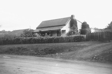 Photograph, Old house, Old Warrandyte Road, Ringwood, nearly opposite Quamby Road, 1978