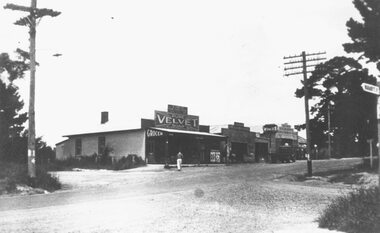 Photograph, Milnes store, corner Oban and Warrandyte Roads, Nth Ringwood.1950