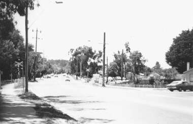Photograph, Railway crossing, Bedford Road. Ringwood 1977
