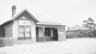 Photograph, Coach and Horses Hotel, Ringwood. 1909-1939, taken in 1939