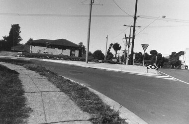 Photograph, The left turn lane from Oban Rd. into Warrandyte Road, North Ringwood 1981