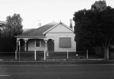 Photograph, J. Lindsay's House, 18 Warrandyte Rd, Ringwood. 1981