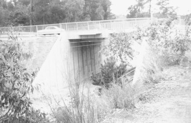 Photograph, Eastfield Road bridge just opened - looking east. Ringwood 1978