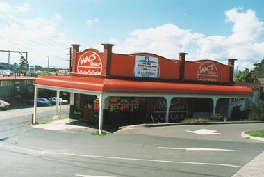 Photograph, Blood's old store facelift as MAC's Liquor. Ringwood.  20.9.1987