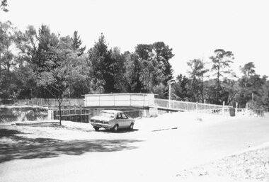 Photograph, East Ringwood Railway Bridge under construction 9/77