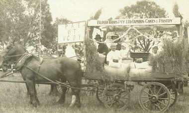 Photograph, Blood's wagon in Ringwood Oval for 1914-18 victory celebration, 1918