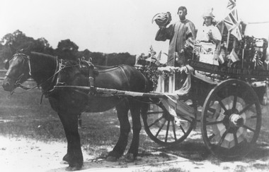 Photograph, Beilby's wagon at WWI victory celebrations. Ringwood Reserve, 1918