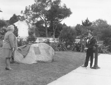 Photograph, Mrs. E.V. Pullin, MBE and Mayor Morris at unveiling of plaque at Ringwood library 26.10.74