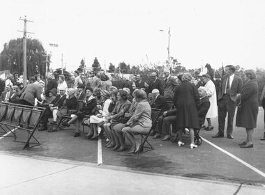 Photograph, Spectators at plaque unveiling art Ringwood Library 26.10.74