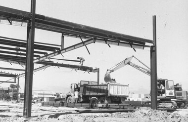 Photograph, Work on the "New Ringwood Market" buildings, Target Square, Ringwood. 1982