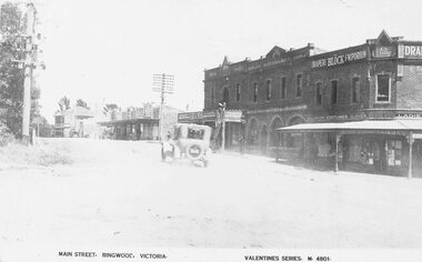 Photograph, Maroondah Highway Central, Ringwood. Main Street looking west. Adelaide St. corner on right. c1924