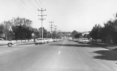 Photograph, Bedford Rd. 1973.  Looking towards Ringwood.  Railway Station roof can be seen