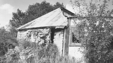 Photograph, Stone Cottage - 1965, probably not 32 Mt Dandenong Rd