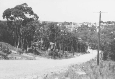 Photograph, View of Glenvale Road, Ringwood, looking towards Loughnan Road at bridge 1964