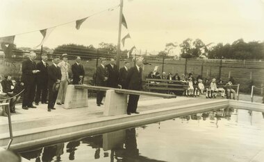Photograph, Opening the old Ringwood Baths in Ringwood Street, 1934