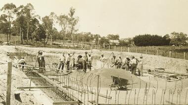 Photograph, Building the old Ringwood baths in Ringwood St. 1934