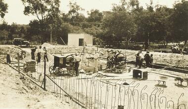 Photograph, Building the old Ringwood baths in Ringwood St 1934