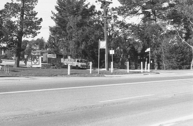 Photograph, Intersection of Tortice Dr. Old Warrandyte Rd. and Warrandyte Road, Nth Ringwood. 1981