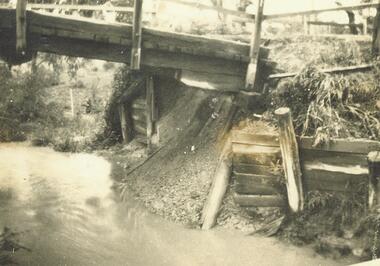 Photograph, Footbridge over Mullum Creek in Warrandyte Road. c1920