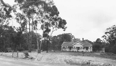 Photograph, Barrett/Polkinghorn house, Warrandyte Road, Ringwood, c1940's