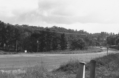 Photograph, Warrandyte Road looking west from intersection with Old Warrandyte Road and Tortice Drive, Nth Ringwood. 1981
