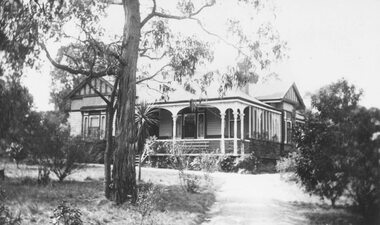 Photograph, Home of Augustus Temple  Miles - 48 Warrandyte Road, Ringwood. c1960's