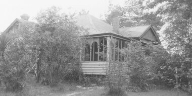 Photograph, 48 Warrandyte Rd, Ringwood. Home of Augustus Temple Miles