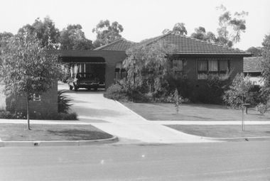 Photograph, No.94 Kubis Drive, North Ringwood 1982