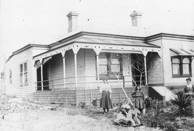 Photograph, Walter Hunt residence, 8 Bedford Rd, Ringwood. c1910