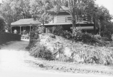 Photograph, No.14 Glenvale Road, North Ringwood. 1982