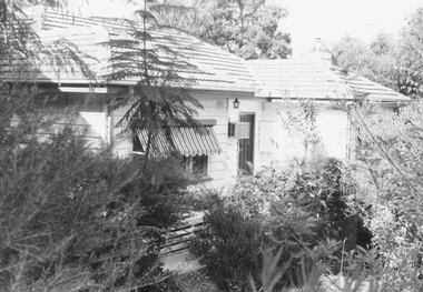 Photograph, No 12 Glenvale Road, Nth Ringwood, as seen from no 14. 1982