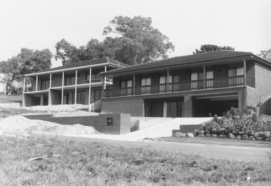 Photograph, Nos. 4 and 6 Menzies Dr. North Ringwood under construction  1982