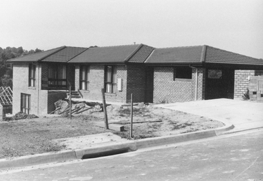 Photograph, No.5 Menzies Drive, North Ringwood under construction 1982