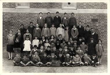 Photograph, Pump, Brian, Ringwood East School No 4180. Photograph of students with names list. Not dated, Not known