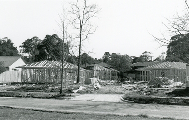 Photograph, Reynolds Avenue, Ringwood, new units opposite playground on 27 September 1992