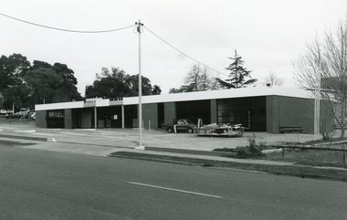 Photograph, Warrandyte Road, Ringwood Esso Garage. Start of demolition on 2 September 1992