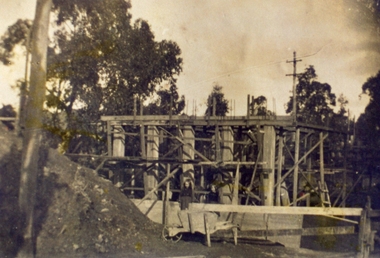 Photograph, Warrandyte Road Bridge over Mullum Mullum Creek, Ringwood with the higher bridge being erected. Date probably in the 1920s. Taken by M. McGivern