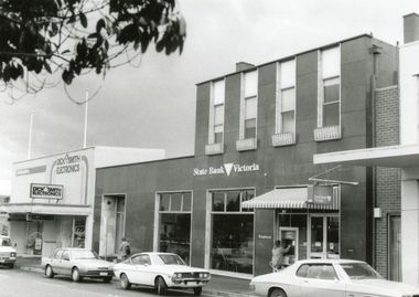 Photograph, Maroondah Highway, Ringwood, State Bank on 12 September 1988