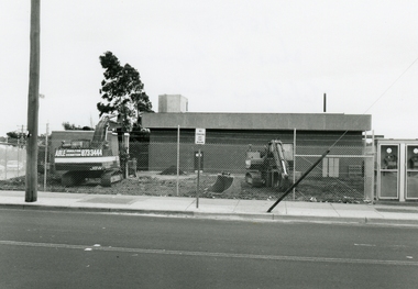 Photograph, Ringwood Telephone Exchange in Ringwood Street, Ringwood. Circa late 1980s. Post Office was on the right